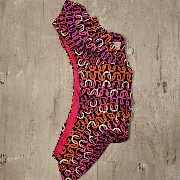 💕TRINA TURK💕 Echo Off The Shoulder Ruffle Bandeau Swim Top Chain Print 6 NWOT - Picture 8 of 12